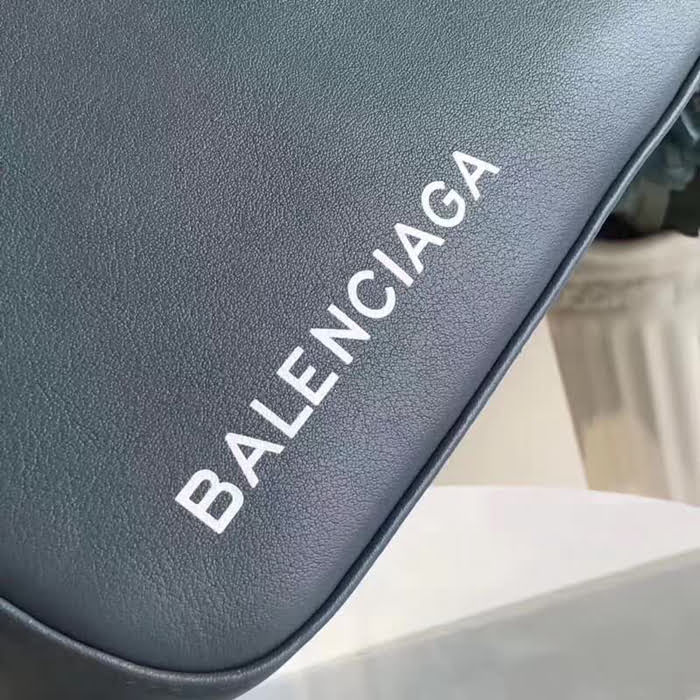 BALENCIAG巴黎世家 三角手包  BL1505